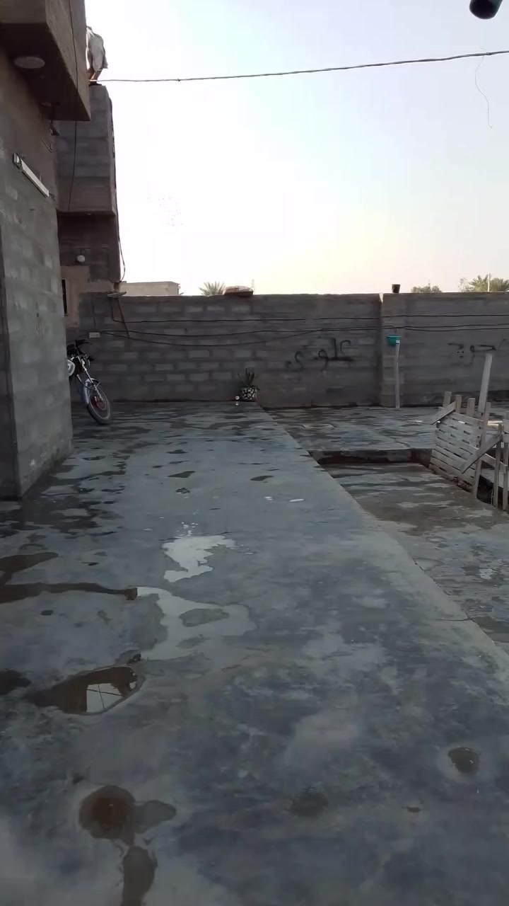 السلام عليكم بيت للبيع عبور الجسر الفرنسي قريب على السيطرة الاتحادية يبعد عن الشارع  العام مسافة المساحة الكلية 625 البيت كامل من كلشي ومرتب رقم الهاتف *********** خدمات تبليط وكهرباء وقريب كلش على السيطرة
