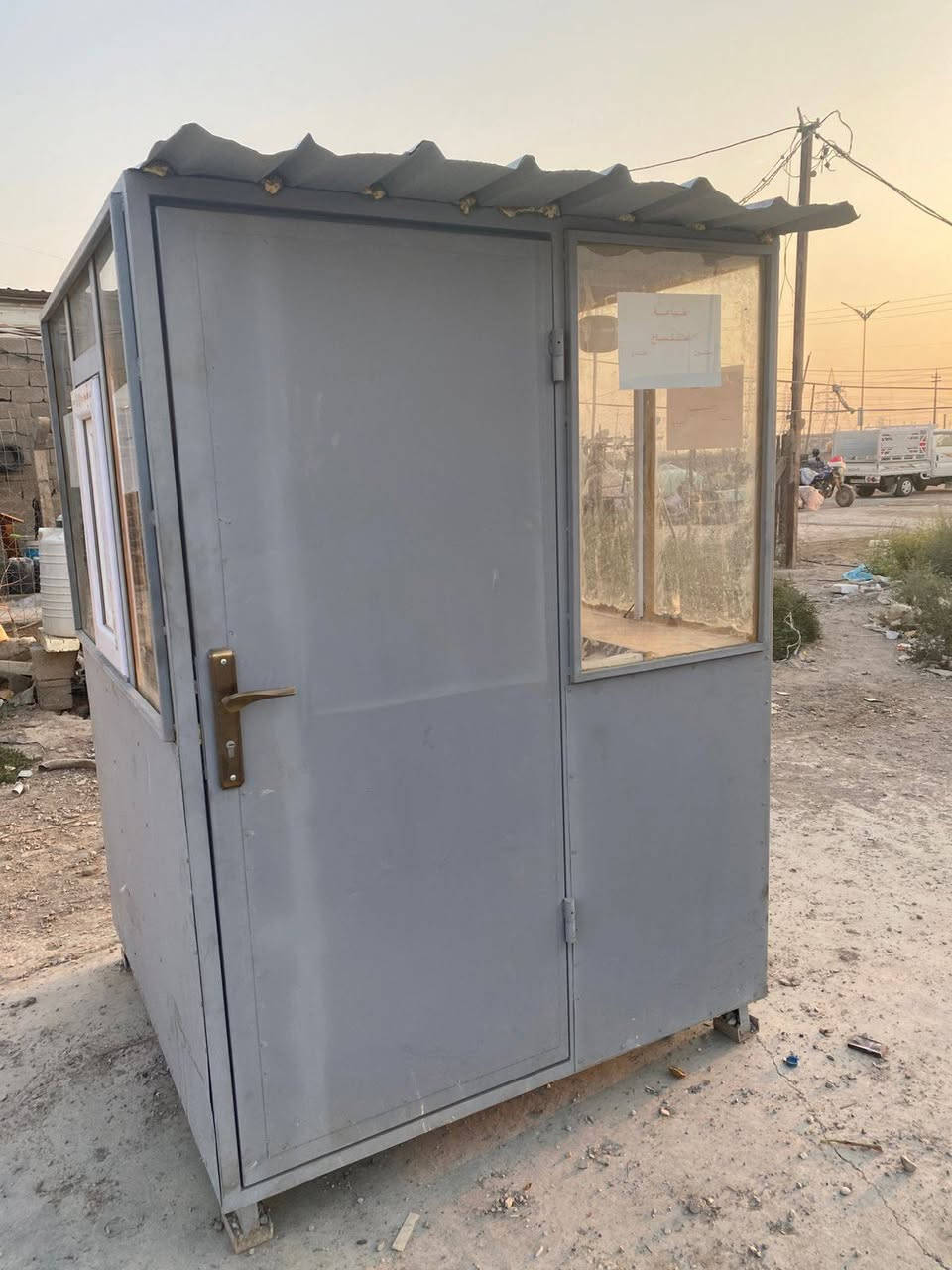 من رخصة الادمنية

كشك للبيع تفصال حديد ثكيل 6 ملم 

متر ونص الطول 

متر ونص العرض

مترين الارتفاع 

الارضية بلايود بلوك

الزحاج مالته ثكيل 

كهربائيات كاملة مكملة و الشغل و المواد درجة اولى بس تربط على الرئيسي 

مروحة جديدة 

قاعدة سبلت موجودة بي فتحة بالجام لمكان بواري السبلت و الكهرباء

الكشك ما مستخدم غير يومين فقط وعزلته البلدية

السعر  850 وبي مجال 

للأستفسار الاتصال على الارقام التالية

***********

***********
