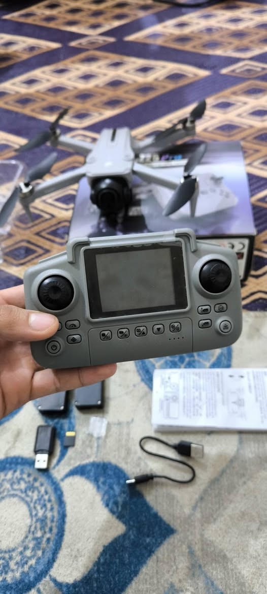 السلام عليكم درون CZ25 max سي زاد ماكس الغنيه عن التعريف . للبيع  1 محركات بدون فحمات من نوع براشليس Brushless
2 مقاومه للرياح العاليه 

3 تدعم 3 مستويات السرعه 

4 كاميرا مزدوجه 4k بالصور و HD بتصوير الفيديو مع زوم تقريب حتى x50   و تكدر تحرك الكاميرا و هي بالجو

5 دبل بطاريه كل وحده من 18 دقيقه إلى 25 دقيقه حقيقي 

6 مسافه 1,200 متر مع ارتفاع 150 متر 

7 بيها نضام طيران ذكي التثبيت في الهواء 

8 تجنب العوائق نضام مانع الصدمات حقيقي 

9 نضام العوده للمنزل و تتبع الاشكال المتحركه ميزه القمر الصناعي 

10 ريمونت احترافي ينشحن بدون بطاريات خارجيه بيها شاشه LSD ملونه لعرض الصور و المعلومات + فلاش و بيت رام للتخزين 

الملحقات كتيب التعليمات + كتيب البرنامج على الباركود + ريش اضافيه مع مفك صغير  كيبل شحن منفذ Type-C

السعر 150 و بيها مجال قليل للاستفسار *********** متوفر واتساب
السلام عليكم درون CZ25 max سي زاد ماكس الغنيه عن التعريف . للبيع  s
