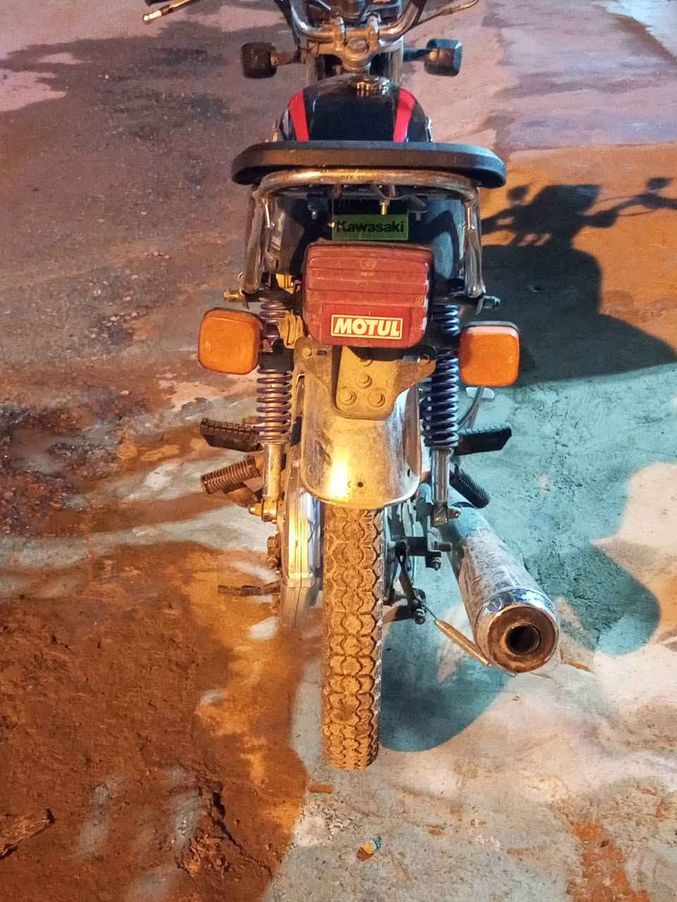 السلام عليكم دراجة ارشة أربعة كير للبيع نضيفة كاعدة حلوة كهربائيات شغالة اشاير بكلايتات أوراقه ضايعة جانت مخزونة موديل 2017 اعيد جانت مخزونة سعرهة 400 وبيهة مجال بسيط للاستفسار ***********.     او.    ***********.  المكان بغداد حي العامل
