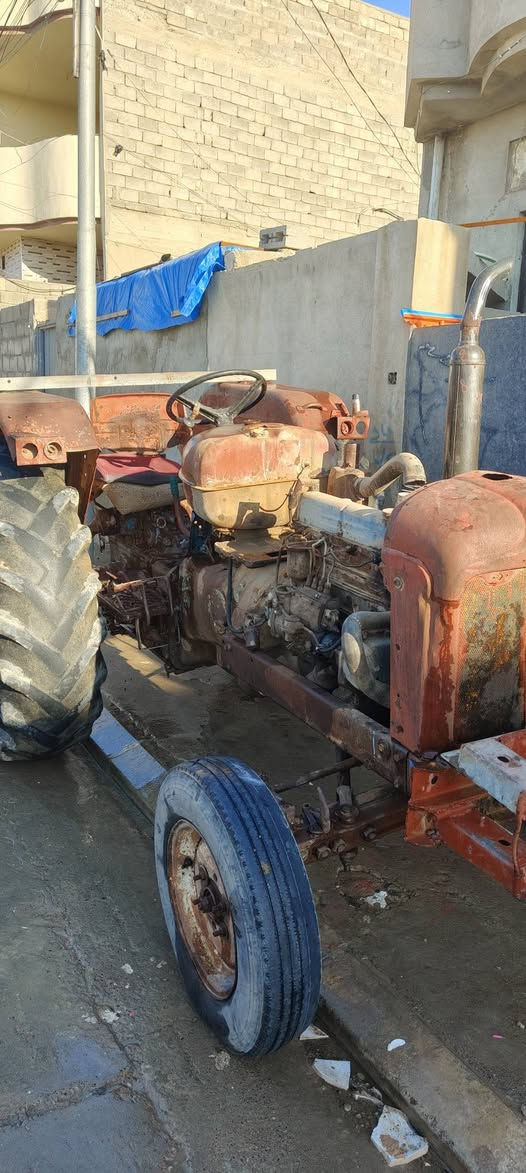 تركتر للبيع
مكان موصل 
 شرط كير محرك اكسل
سعر مليون ونص وبيه مجال 
تصال وتساب ***********
