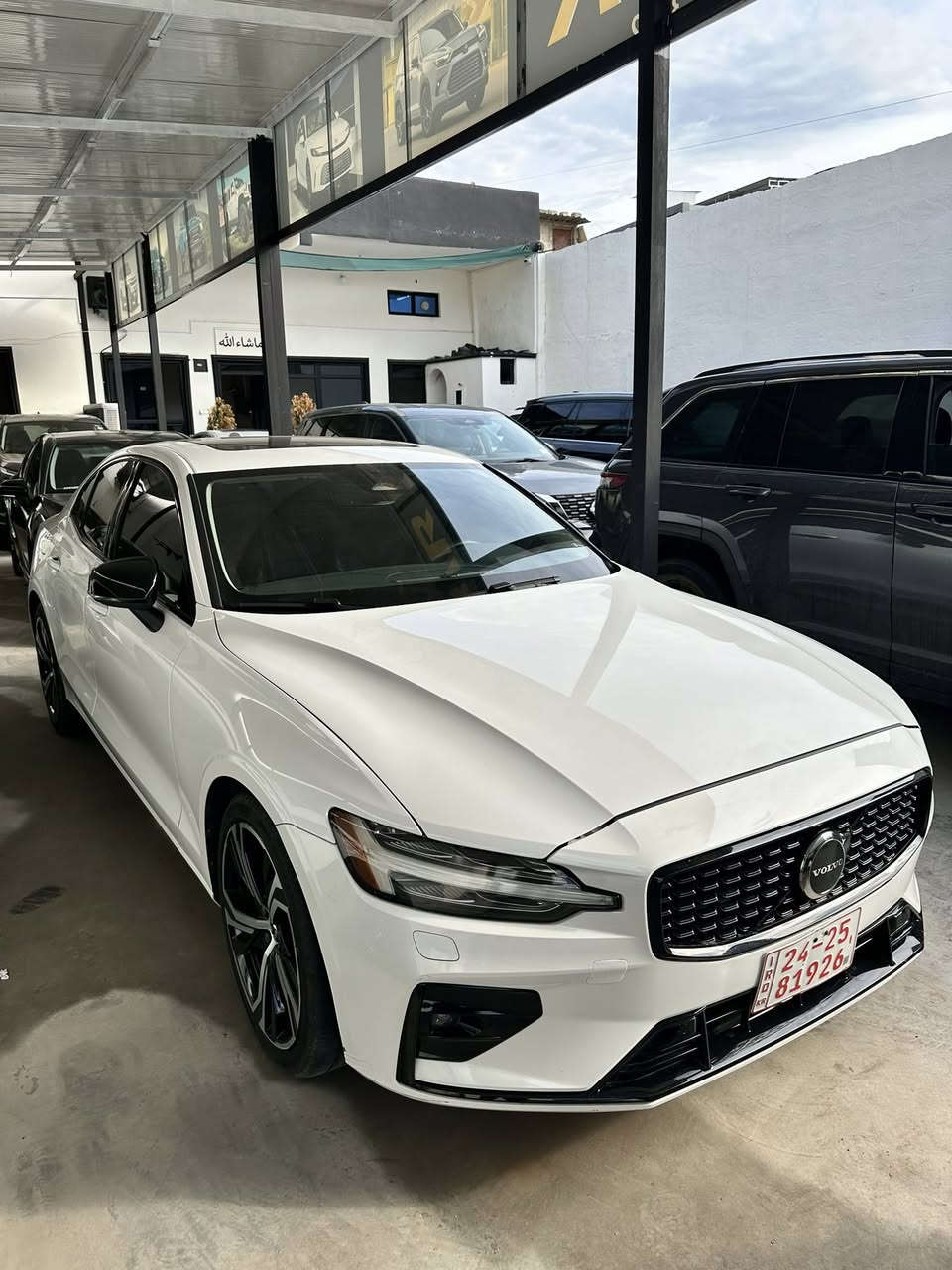 📣للبيع سيارة Volvo S60 B5 Core موديل 2024، تجمع  بين الفخامة والأمان العالي والأداء الاقتصادي، السيارة مرقمة (رقم كاتي ) .
أرخص سعر 206$✅😳😳☎️☎️
🔹 المواصفات الفنية والمحرك:
 الموديل: 2024
 المحرك: 4 سلندر، سعة 2.0 لتر توربو مع نظام هجين بسيط (Mild Hybrid - B5)
 يمنحك قوة 247 حصان واستهلاك ممتاز للوقود.
 ناقل الحركة (الير): أوتوماتيك من 8 سرعات (Geartronic).
ضررها :(شبرين من بوند صبغ )بدون دواخل و إرباكات سليمه وضع شركه 
 نظام الدفع: دفع أمامي (FWD).
 بلد الصنع: الولايات المتحدة الأمريكية (مصنع فولفو في ساوث كارولاينا).
🔹 المواصفات الخارجية والداخلية:
 اللون الخارجي: أبيض صدفي ملكي (Crystal White Metallic).
 اللون الداخلي: جلد فاخر بلون أسود (Charcoal).
 السقف: فتحة سقف بانوراما بالكامل (Panoramic Sunroof).
 العجلات: ويل سابك (رينغات) ألمنيوم قياس 18 إنش الأصلية من المصنع.
 الإضاءة: نظام إضاءة LED بالكامل (أمامي وخلفي) مع نظام الأمان العالي.
🔹 أنظمة الأمان والرفاهية (مواصفات Core الأصلية):
 شاشة وسطية لمس تدعم نظام Google المدمج (خرائط جوجل، ومساعد جوجل الذكي).
 نظام الأمان الشهير من فولفو: رادار القيادة الذاتية والمساعدة في الحفاظ على المسار (Lane Keeping Aid)، ونظام التحذير من التصادم الأمامي مع كبح الطوارئ التلقائي.
 حساسات خلفية أصلية مع كاميرا خلفية عالية الدقة.
 تشغيل ذكي (بصمة) ودخول ذكي بدون مفتاح. 

📌 ملاحظة: رقم الشاصي مرفق للمصداقية وفحص الكارفاكس (7JRL12FK3RG322703). السيارة بحالة ممتازة وجاهزة للاستخدام فوراً.

📞 للتواصل والاستفسار عن السعر والمعاينة:
[***********]واتساب
📍 الموقع: [زاخو]

