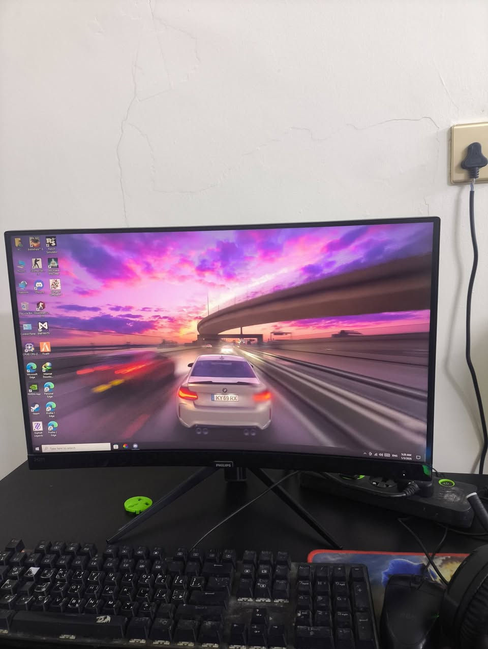 سلام عليكم كيس وشاشة مقوسة حجم 24 للبيع سعر 600 الف بيها مجال شي بسيط للشراي تجي تفحص براحتك مكاني بغداد الدورة توصيل ماعندي تواصل واتساب *********** 
المعالج AMD Ryzen 5 3600X 6-Core

الرام RAM lnstalled 2667MHz 16.0GB

كرت الشاشة GTX 1660 SUPER 6GB

هارد HDD 932GB ST1000NM001

SSD 238GB Lexar SSD 

POWER 650
