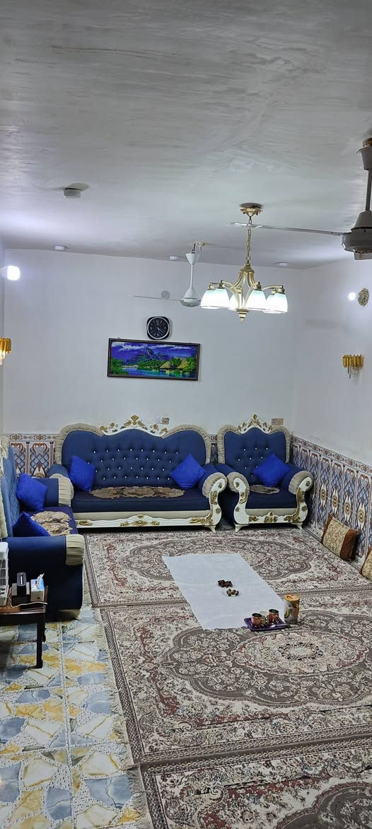 ياالله بيت مساحه 300مترطابو زراعي سند 25بناء طابوق والسقف كونكريت
يحتوي على غرف عدد 2وستقبال ومطبخ وصاله وصحيات داخليه وخارجيه العنوان طوريج حي الجمعيه شارع هيله بت الكاظم 

خدمات كامله ماء ومجاري وتبليط 

معروض لدى مكتب بيروت للعقار الكائن في طوريج حي الجمعيه 

الستفسار ***********++***********
