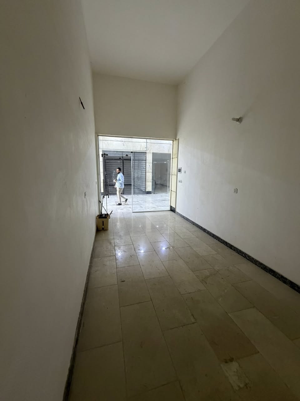 محلات ايجار داخل القيصريه عنوان الربيعي طول محل 7 ونص عرض 3 (ستفسار ***********)
