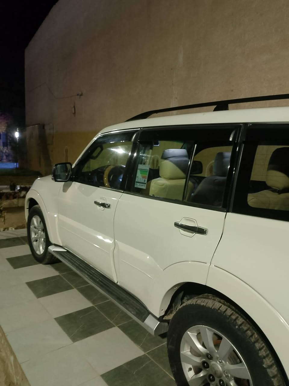 لسلام عليكم
باجيرو حبتور 2010 خليجي مكفوله كفالة عامه 
 صبغ أو ضربة سونار مرفق ويه صور. سعر ١٤٠
 رقم اربيل انكليزي بأسمي 
المواصفات 
فتحة بالسقف
كشنات جلد 
تحكمات بالستيرن 
كامري خلفيه وحساسات
شاشة اندرويد 
تحكم كشنات كهربائي 
مكان السيارة  دجيل 
للاستفسار الاتصال بالارقام التاليه 
***********
