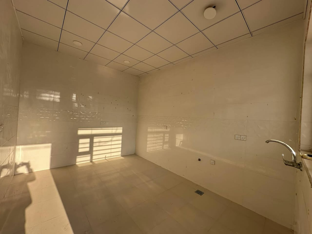 دارللبيع. 100م.  مربع  سعر مناسب 

مكان/كركوك دروازة  فرع. مقر گوران.  

غرفة نوم.  او استقبال. او. مطبخ. او كراجي.      

رقم/ ‭0770 295 9201
