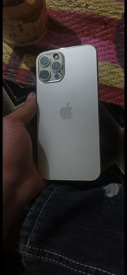 سلام عليكم اخوان 12برو ماكس ذاكره ٢٥٦تك  سيمكرت مبدل شاشه فقط بطاريه ٨١. السعر ٣٠٠***********
