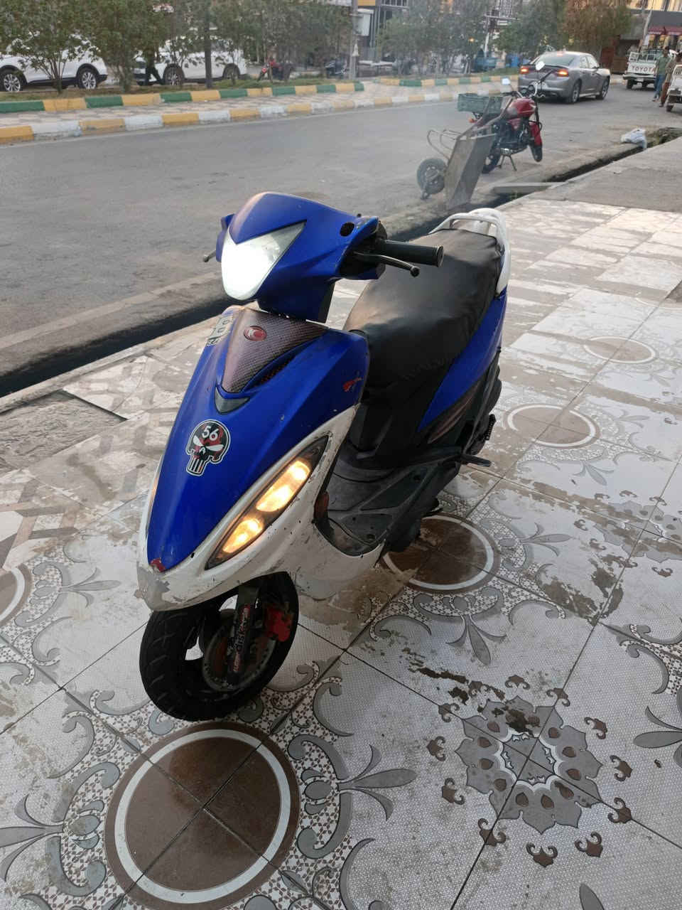 السلام عليكم دراجه جي فور الياباني  نكره سلف خير من الله جاهزه من طول لطول مفتوحه ولفات فقط لسعر 300 عنواني قضاء الرفاعي رقم تلفون ***********
