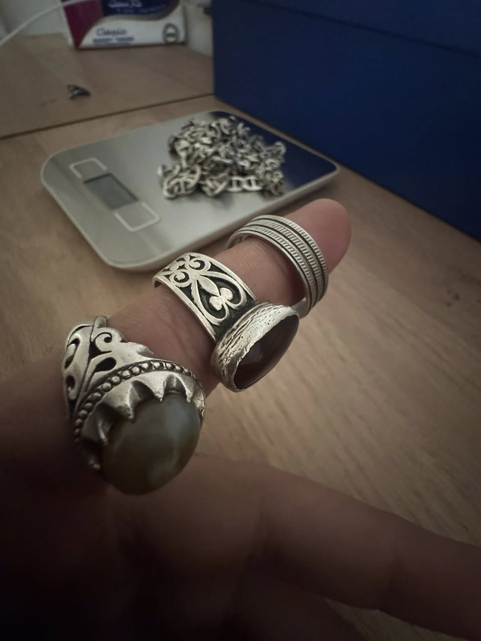 السلام عليكم … للبيع عقيق يماني قديم و سليماني و حلقة كلهن فضة 925 السعر 115 مكاني بغداد بوب الشام و ماعندي توصيل


**إذا كنت صاحب هذا الإعلان وتريد حذفه لأي سبب، رجاءا أرسل رسالة إلى الدعم الفني**