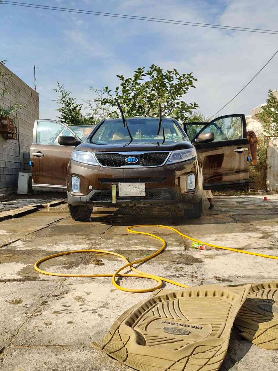 سيارة كيا سورينتو  2014 خليجي كويتي 7راكب مكينة 4سلندر 3قطع تبريد سيارة كفالة السعر 163 مكان السيارة البصرة ***********
