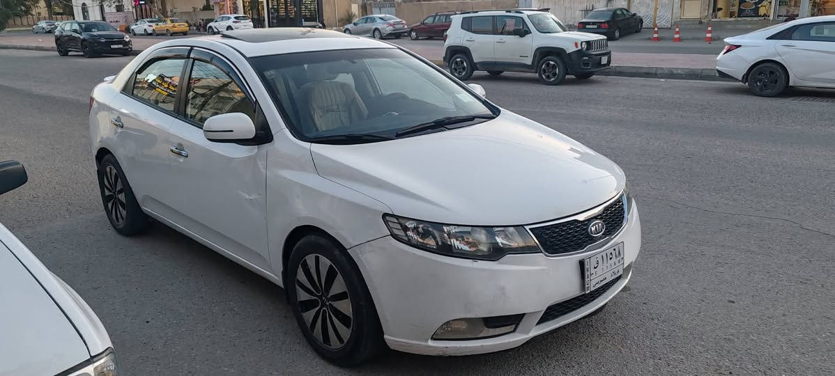 للبيع سيراتو 2013 فول 1/1 بصمه مكفوله ماعدا جاملغ خلفي وربع باب رقم كربلاء انكليزي بأسمي اي استفسار اتصل ***********
