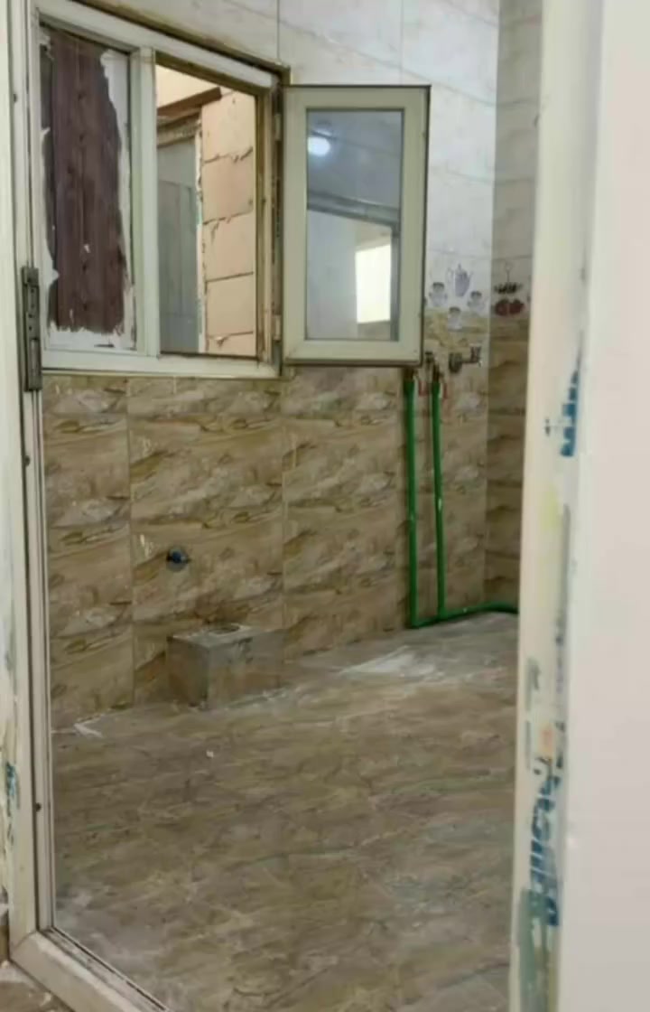 بِسْمِ اللَّهِ الرَّحْمَنِ الرَّحِيم
اللَّهُمَّ اجْعَلْ هٰذَا الْمَنْزِلَ مُبَارَكًا، وَاجْعَلْهُ مَأْوًى لِلرَّاحَةِ وَالسَّكِينَةِ، وَارْزُقْ أَهْلَهُ السَّعَادَةَ وَالطُّمَأْنِينَةَ، 
 
📢 شقة للإيجار
🏠 شقة طابق ثاني
📐 المساحة: 85 متر
🔹 تتكون من:
• غرفتين نوم
• هول
• مطبخ
• صحيات
💰 الإيجار: 550  ألف
📍 الموقع: الصليخ  منطقه ال 600
📞 للتواصل: *********** متوفر واتس اب
✨ موقع مميز وخدمات متوفرة ✨
