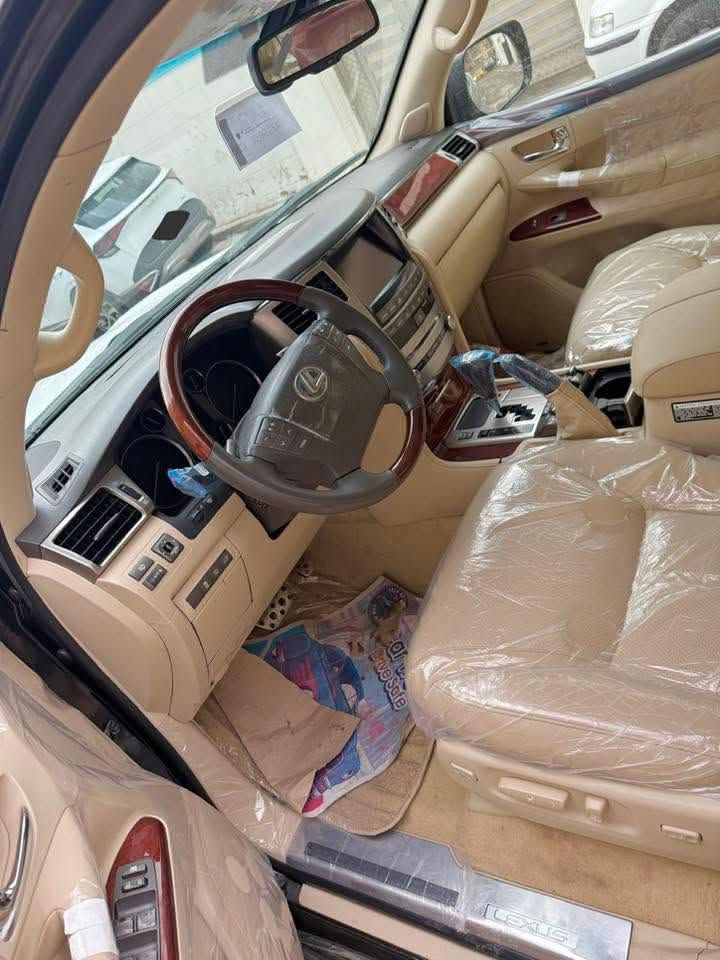 سلام عليكم لكزز موديل 15 رقم سليمانيه مميز 4 ارقام ماشيه 130 مكفوله كفاله عامه فول مواصفات جاهزه من كل النواحي وجديده مال جني سياره بسمي تحويل مباشر مكانه المنصور السعر 430 وبيه مجال وصور سونار نازله ويه صور *********** سنويه وهزه جديده
