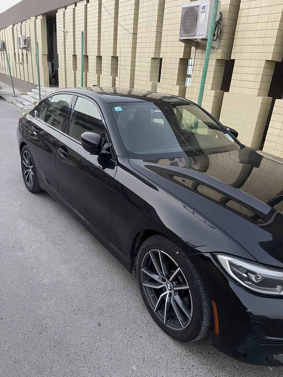 بي ام ( 330i ) موديل :2020
فول فول مواصفات بصمة سلايد فتخة 

ماشيه : 120km
  ملاحظه  : الضرر  كلش حلو موضح بالسونار ويه الصور

مواصفات:

اناره ترحيب 
دخول ذكي بصمه 
محرك اربعه سلندر تيربو
فتح سقف 
سستم سماعات 
حساسات امامي + خلفي 
وضعيات قياده 
ويل كب حجم (20) 
سايد بريك بصمه +مثبت سرعه
اشارات بالمرايا 
اوتو هولد
تحديد مسار 
شاشه دجيتال
نظام مانع انزلاق الي 
ماسحات اوتو
تدفئه كشنات
كشنات كهربائي السايق والصدر 
كشن السايق خزن ميمري
لايت وبكلايت لدات 
شفتات استيرن 
داخل اسود
ماوس تحكم بالشاشة 
كيجات دجيتال 
باقي المواصفات معروفه

السعر245$

مكان السياره بغداد/الدوره
تفاصيل اكثر هذا رقمي ***********
