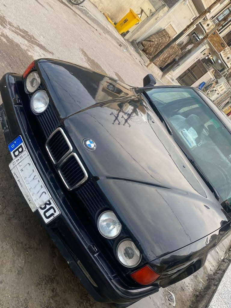 للبيع بي ام دبليو موديل 92 بيها نواقص بسيطة والكير بي عطل بسيط ابيع كير كايم رقم بغداد السعر 38 وبي مجال للاستفسار ***********
