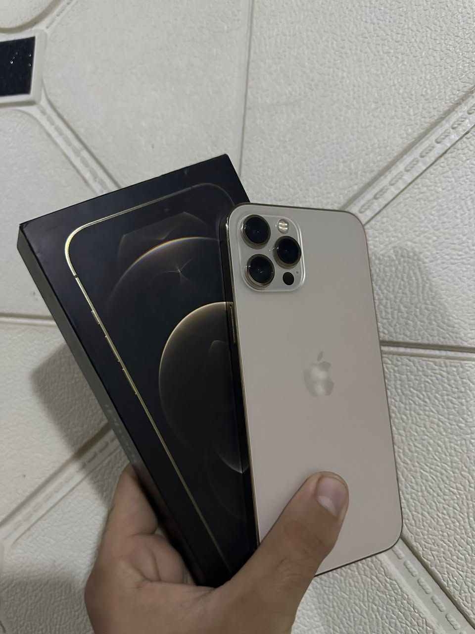 آيفون 12 بروماكس جهاز نضيف ستخدام شخصي مكفول من كلشي ماممفتوح وين مايعجبك افحص فقط فطور بالشاشه شريحتين نسخت ZA بطارية 80 ذاكرة 256 كامل محلحقات سعر 400 نهايته كلش بدون عملة رقمي ***********
