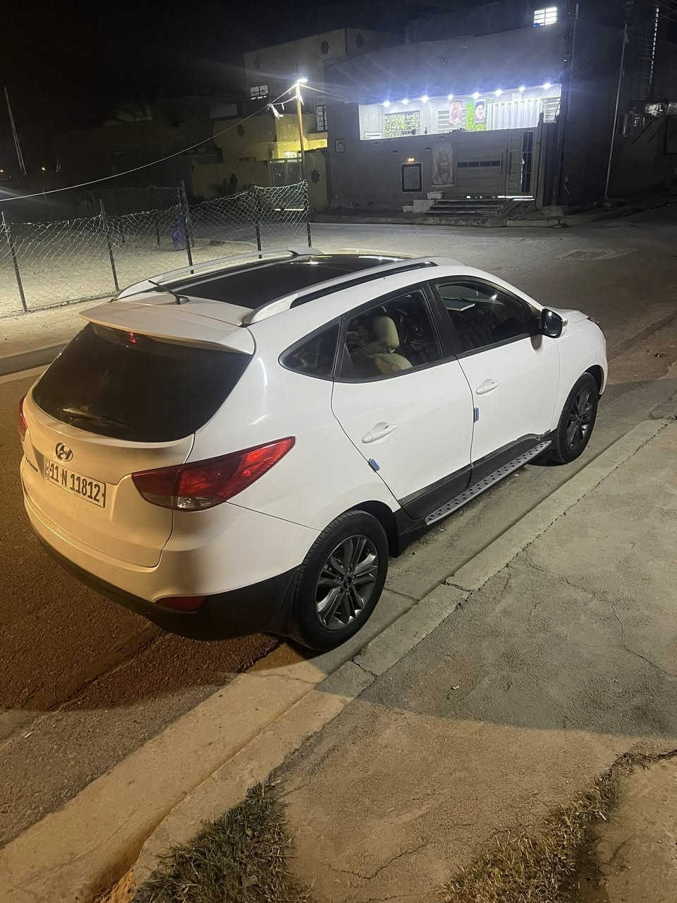 السلام عليكم للبيع هونداي توسان موديل2014خليجي شكل ال16
ماشيه 107 الف كيلو متر 
رقم بغداد دولي جديد
محرك 2000دوش محرك مفتوح والكير بلادي السياره جديده وجاهزه من كلشي تبريد تدفئه صدر امامي خلفي ادامه كامله من كلشي مال جناي تخم تاير حداديه 
بيها صبغ بالجنطه المسطره مال الرقم وبيها شبر بالبنيد 
بنوراما 
اشاير بالمري
١٢٠ جرس  
السعر١٤٨ وبيها مجال بسيط كلش 
للاستفسار اكثر اتصل / *********** اتصال
***********  واتساب 
عنوان السياره بغداد المحموديه
