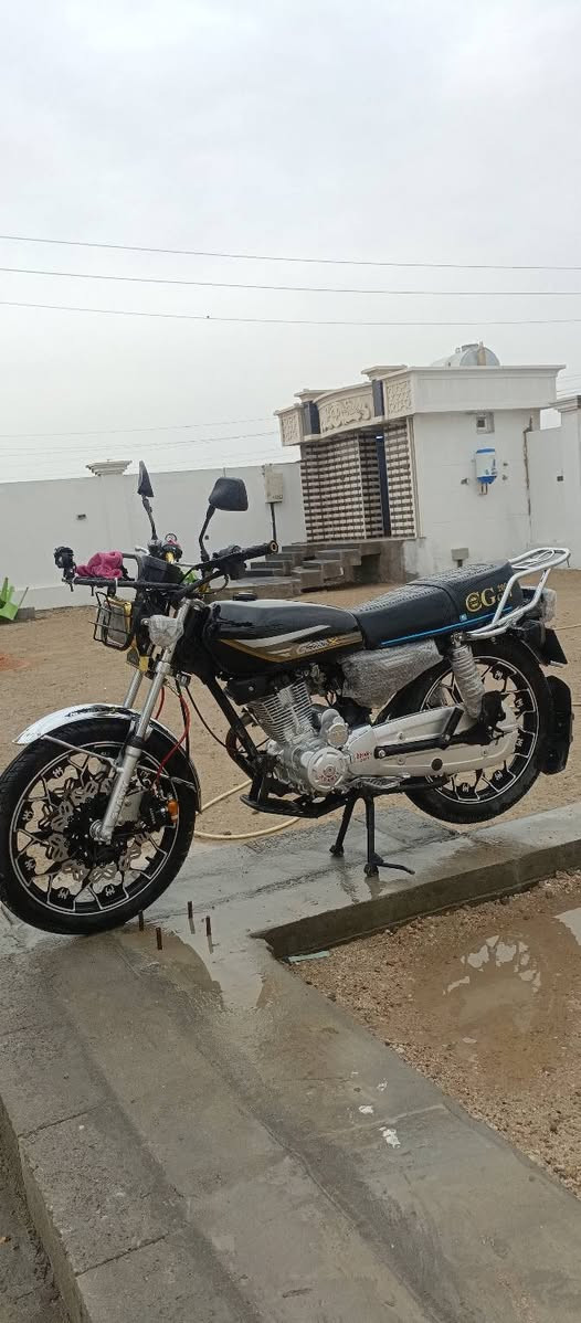 السلام عليكم  دراجة 25 فول محرك 200 ✈️ للبيع او مراوس بتايكر ***********رقمي
