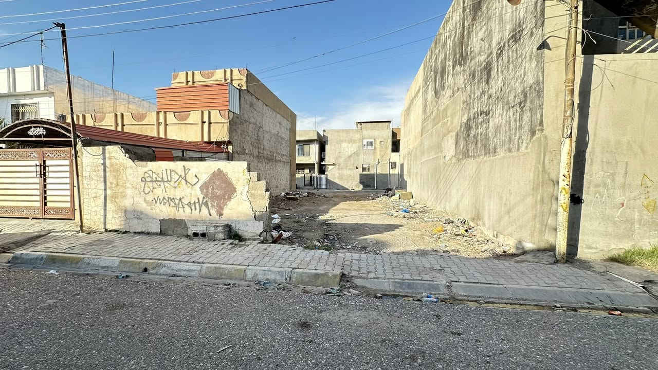 قطعة ترض واجهتين على فرعين  - حي الخضراء - قرب اسواق ابو اروى 

طابو صرف - بأسم شخص واحد

المساحة 200 م تباع مناصفة  كل 100 متر واجهة 10

قطعة مميزة جدا  

الـِبــٌرجـــــس لَـلــعـقـار
خبرة تحمي استثمارك العقاري – منذ عام 2004

العنوان📍 كركوك – حي الواسطي
قرب عيادة دكتورة سلوى البياتي

📞 ***********

موقع المكتب 👇
‏https://maps.google.com/?q=35.419258,44.343327

نستقبل عروضكم السكنية والتجارية في جميع مناطق محافظة كركوك

‎رابط الگروب الخاص بمكتبنا 
‏https://www.facebook.com/groups/1485688405145852/?ref=share_group_link
