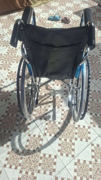 عربانه لبيع ستخدامهه مقعد تواليت وعربانه يطلع بيهه جديده ما مستخدمه ول...