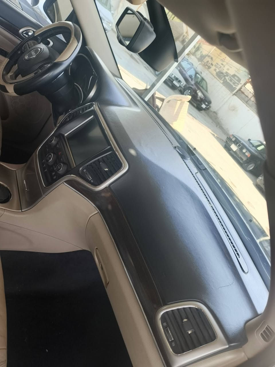 ⚫ جيب  شيروكي٢٠١٤ للبيع او المراوس
🔹 محرك 3600 V6
🔹 رقم بغداد الجديد   ) 

🔹 مواصفات السيارة:

فتحن سقف
• تشغيل عن بعد
• ردارات 
• تبريد قطعتين وبلكشنات هم
• تشغيل عن بعد
• حساسات خلفية
• توقف ذاتي
• كاميرا دوارة
• كروز سرعة
• ويل 20
• أبل كار بلاي
•كشنات جلد
• كشن كهرباء
• هيترات بالكشن
• هيتر بالستيرن
• صندوق كهرباء
• لايت زينون
كير طياره ٨نمر
صبغ ٢ قطع بنيد وجاملغ 
وبيهة بابين وجاملغ سرقة جهت اليمنة
📍 موقع السيارة: بغداد  ابوغريب

💰 السعر: ١٥٣ ومجال بسيط

📞 للاستفسار:
*********** واتساب ***********
