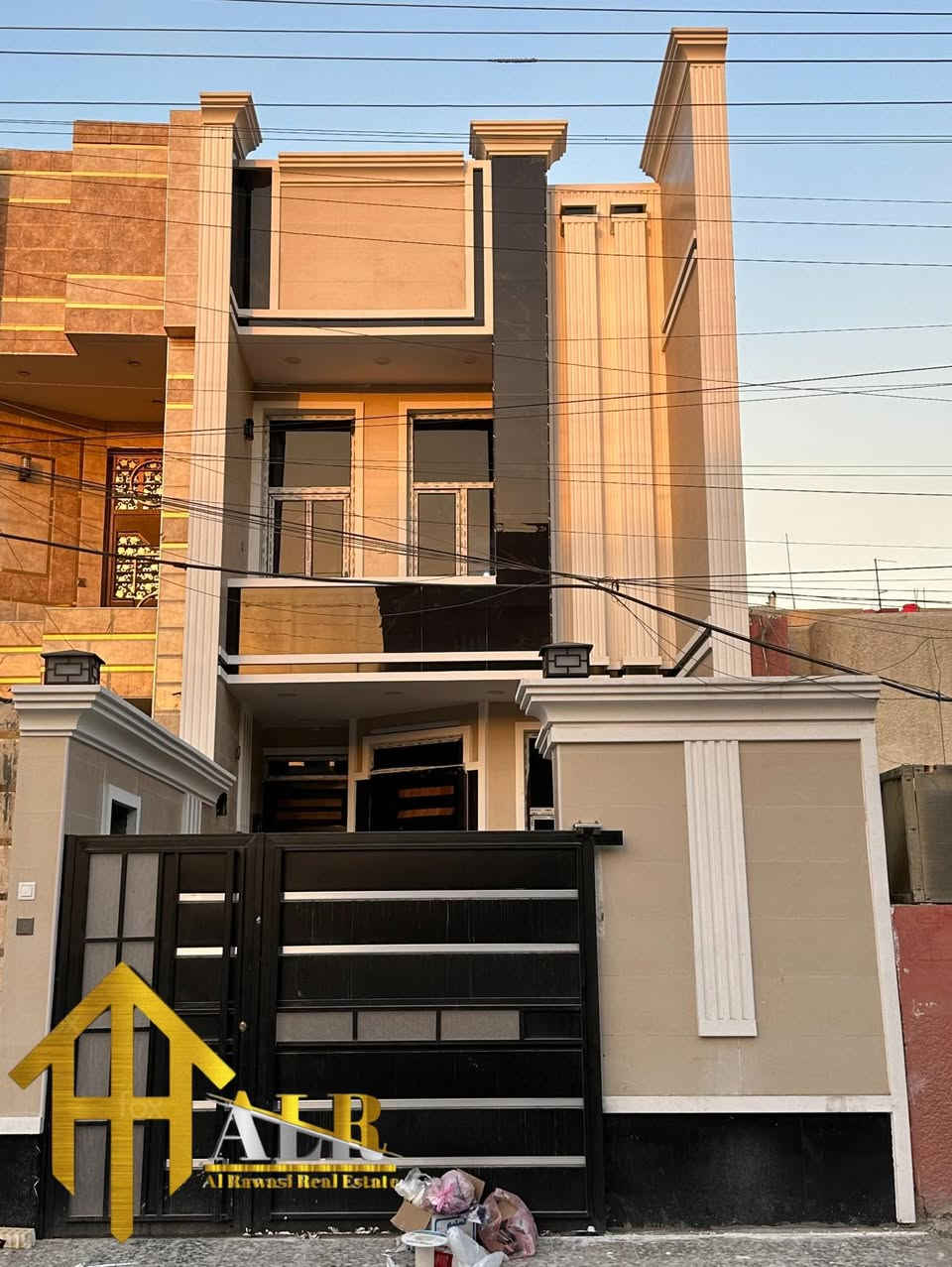 ALR🏛️مكتب الرواسي للعقار 🏛️ALR

🎰تسلسل العرض:-{ 117}

®️دار( حديث )  للبيع  🅿️🏚️ 

المساحه الكلية:-150م

واجهة:-5م.        ✖️.    نزال:-30م 

®️تفاصيل البيت:-{ 🏗️بناء حديث🏗️} 

الطابق الاول:- { استقبال ➕مطبخ➕
خدمات عدد(2)➕( 1 ) غرف نوم➕حديقة داخلية}

الطابق الثاني:-
 {( 2)غرف نوم➕حولي➕ خدمات }

الطابق الثالث :- {غرفة نوم ➕خدمات }

📍موقع البيت :- حي اور ال600

#مكتب_الرواسي_للعقار 
#شعارنا_الثقة_دائما
#مستمرون_في_بيع_وشراء_العقارات 🏠

            .………..{بأدارة السيد ابو عبد }…………
للاستفسار📞📞📱📱

   منتظر.          ***********

عبد الرحمن.     ***********
