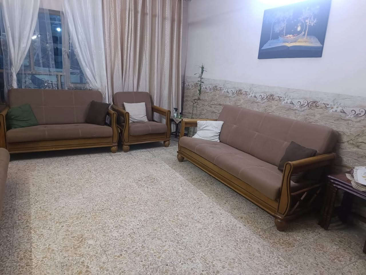 سلام عليكم
دار للبيع منطقه شهداء البياع شارع المضخه الثاني ب فرع طرشي الشام قريب ع شارع واجه البيت 5/75  سته الع ربع ونزال 25  طابق ارضي طارمه استقبال غرفه نوم ومخزن خارجي صحيات ثنين طابق ثاني غرفه واحده فقط بناء البيت قديم ابيع ب سعر كاع بس هوه صالح للسكن استفسار 
***********

