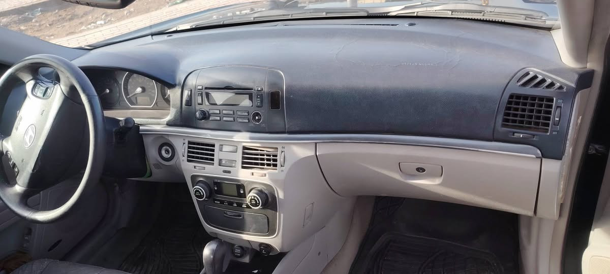 سوناتا موديل ٨ أمريكي
محرك ٢٤٠٠
سونار كدامك
جارد ما بيه سياره تحويل ثاني يوم
محرك كير كله شرط
تخم تاير جديد
منظومه تبريد جديده
حداديه كله شرط الف ما تصرف عليه 
السعر ١٠٢ وبيه مجال جدا جدا بسيط
مكان سياره واسط قضاء الصويره
***********
