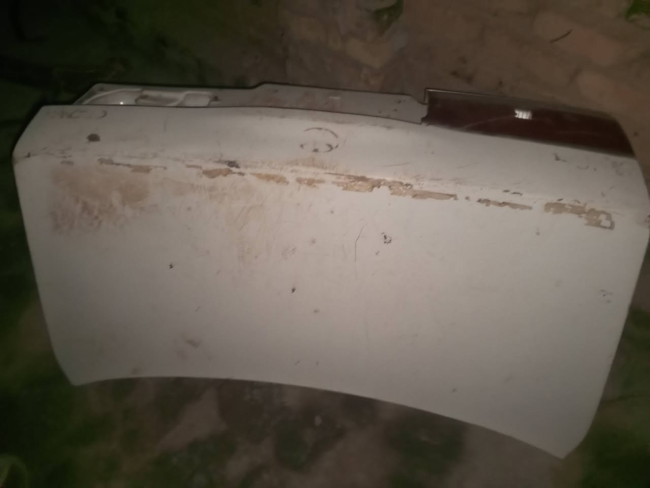 السلام عليكم شباب
فره كامله مال راس الثور 
4 بيبان 
3 دعاميات 2 كدام 
2 جاملغات 
بنيد 
جنطه
شتريد ابيعلك 
تصل ***********
