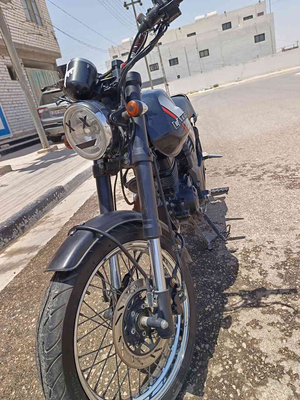 دايون لايتي مرقم ورقمه حلو سنويه عضم عاج
الدراجه مخزونه اكثر من ثلاث سنوات ماشيه 27 فقط موديل 20 داخله العراق شهر 11 محرك كير شاصي كله كفاله مكينه خير من الله جديده ممفتوح بيها حته بلك بيها سكان رياضي و لايت عدسه سعرها 1700 بيها مجال بسيط  مكانها كربلاء ملحق الفارس شراي اتصل *********** واتساب و خاص موجود
