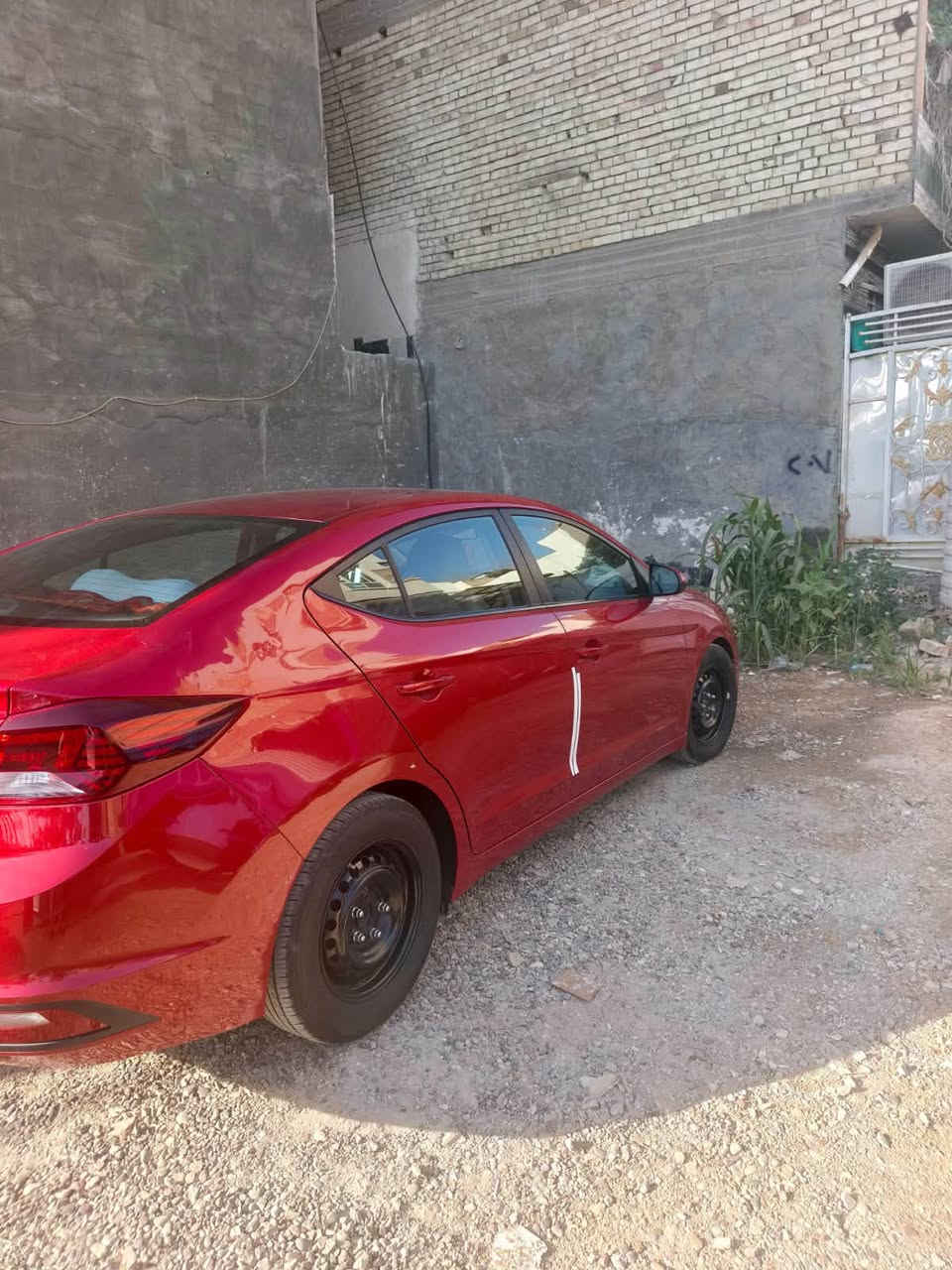 الانترا 2019 وارد امريكي رقم بغداد (كير عادي ) حادث تبديل قبق الصندوك فقط بدون لا حوض ولا شاصي ولا صفاح فقط قبق الصندوق مشكوك بل حادث ومبدل فقط سياره بعدهه بريحه الشركه جديده ماشيه 35 مكان السياره بغداد الكاضميه السعر 125 وبيهه مجال الاتصال ***********
