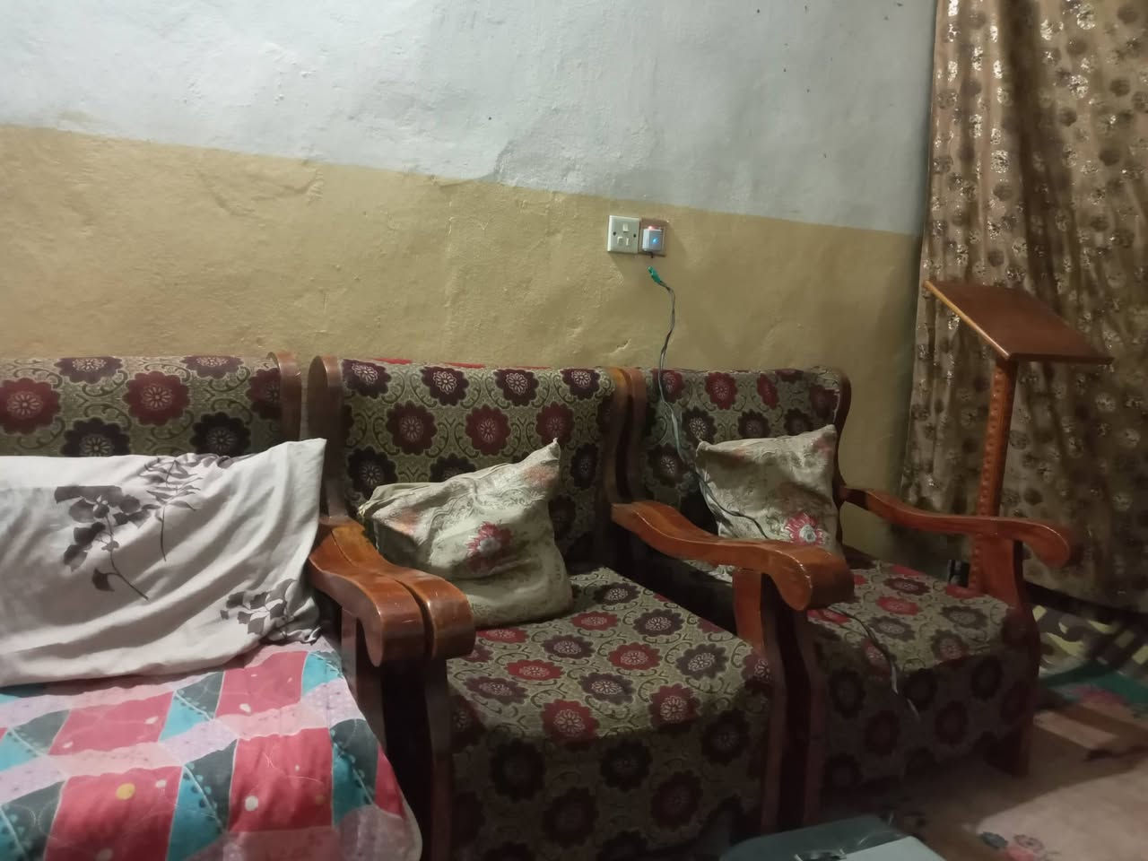 سلام عليكم 
تخم قنفات تكمة خشب جاوي 
عشرة مقاعد كامل ٤ كراسي و٢ قنفة /السعر ٢٠٠ الف 
بي مجال


**إذا كنت صاحب هذا الإعلان وتريد حذفه لأي سبب، رجاءا أرسل رسالة إلى الدعم الفني**