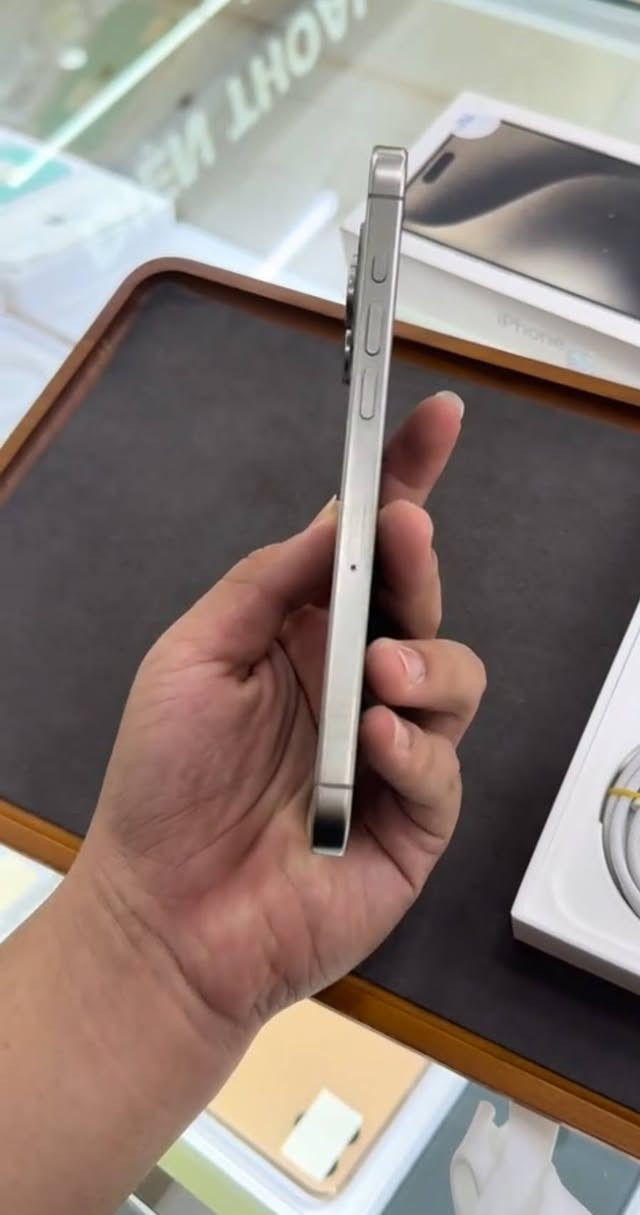 ايفون : 15 برو ماكس 
بطاريه : 90 
ذاكره : 256
شرق اوسط 
خطين الجهاز 
كامل ملحقاته 
نظافه : 100%
متواجد خاص + واتساب + رقم الاتصال 
***********
