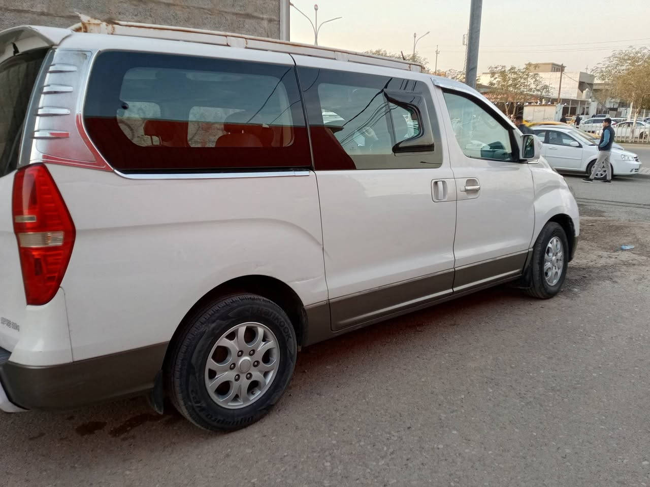 السلام عليكم
استاركس ١٢ محرك مفتوح كير عادي 
رقم كركوك باسمي الحد ٢٨ مشروع وطني تحويل اي وقت حسب المشتري 
هيئه مصفرة 
ضريبه مصفرة واعفاء من الضريبة 
٣ مكانات تعديل بارد بدون صبغ 
باب الصندوك امبدل 
كامرة دوارة ومرايات شفط واشارة 
محرك بي بخار وتنقيص قليل 
تايرات جديدة صدر خير من الله 
تبريد كمبرسر مال تفصيخ بيدي امبدله فريز جديد بالكارتون امبدل تدفئه شغاله 
كير واكسل خير من الله 
كاعيه جديده بالصيف امسوي بس اتريد تغليف 
كشنات مو جديدة بس نضيفه 
صبغ مالته حال حال ١٢ و ١٣ بي تكشير مكانات امكحل 
مكفوله من الكص والضربه القويه شاصي ماكو 
راديتر بالكارتون بيدي امبدلة ماكو تنقيص ماء 
باتري صار شهر امبدله 
بم مال كصه امبدله 
داينمو مال كصه 
سيارة جاهزة من كلشي ترايك للبصرة وعلى العموم السيارة مو صفر مال شركه هي ١٢ يعني صارلها ١٣ سنه بالشارع 
سعر ١٥٥ ورقه مكاني كركوك بيهه مجال بسيط حك الجيه ورجاءً المايعجبه السعر يعبر المنشور كانه ماشافه بدون كسر حلال الناس لانه انت هم باجر راح اتصير ابنفس الموقف واتبيع وناس تجي وتكسر حلالك وراح تنغث 
ورقم *********** وبي وتساب واعتذر اذا نسيت شي
