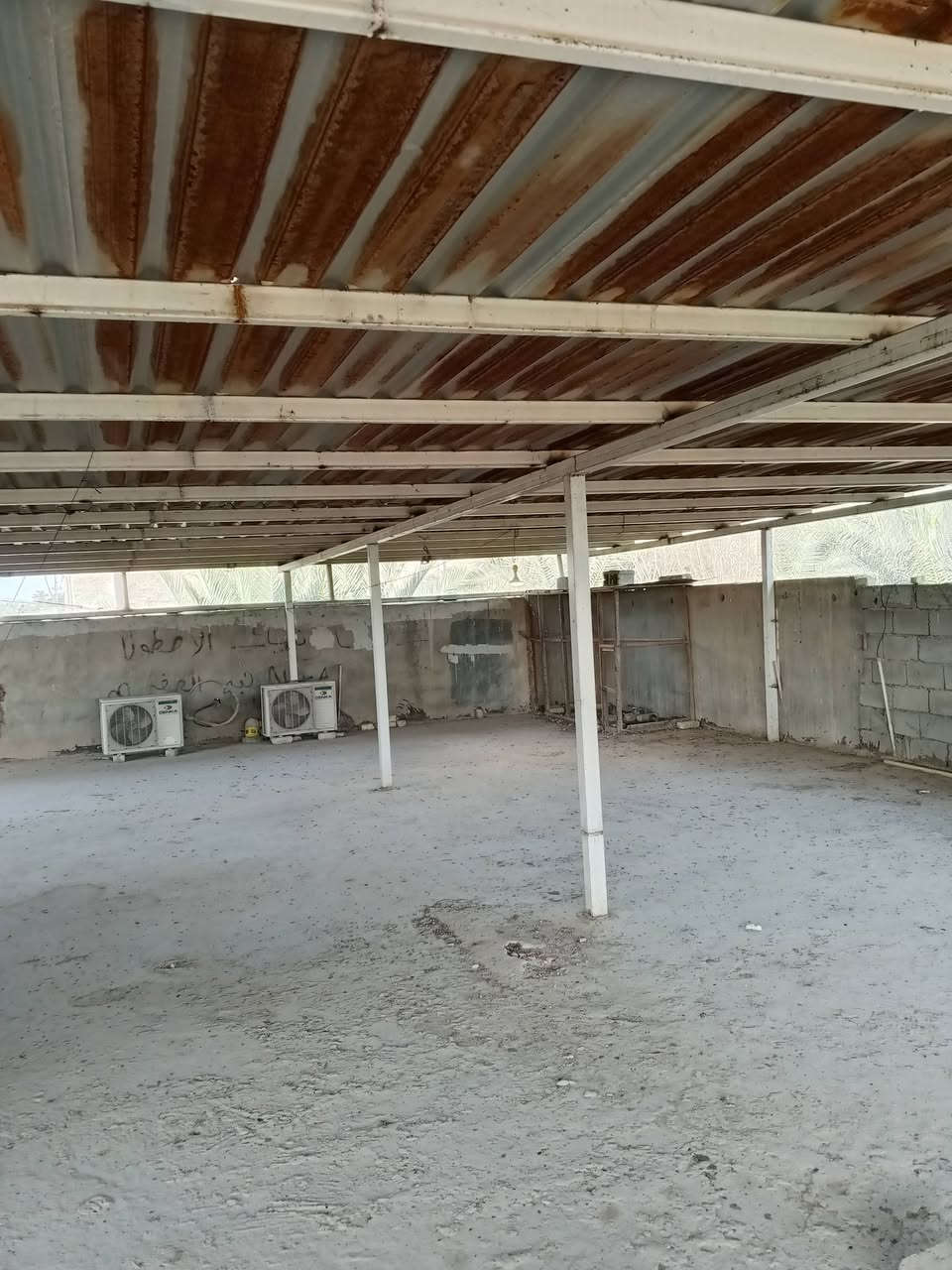 السلام عليكم سقيفة للبيع مساحة 230متر أول العام شديتها جينكو 5صفر والشخاط مليمين والبوري مربع 3ملم مكاني بصرة أبو الخصيب ***********
