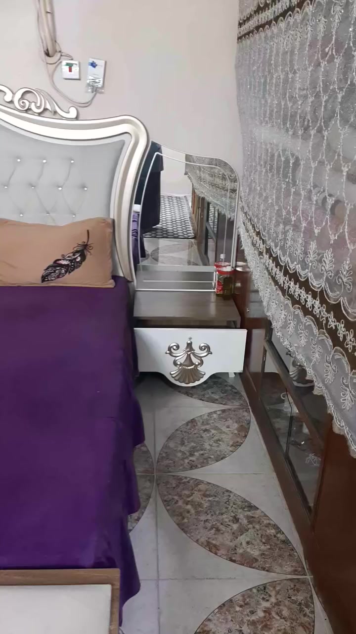 السلام عليكم غرفة تركيه للبيع السعر ٧٥٠ للإستفسار الاتصال على الرقم ***********
