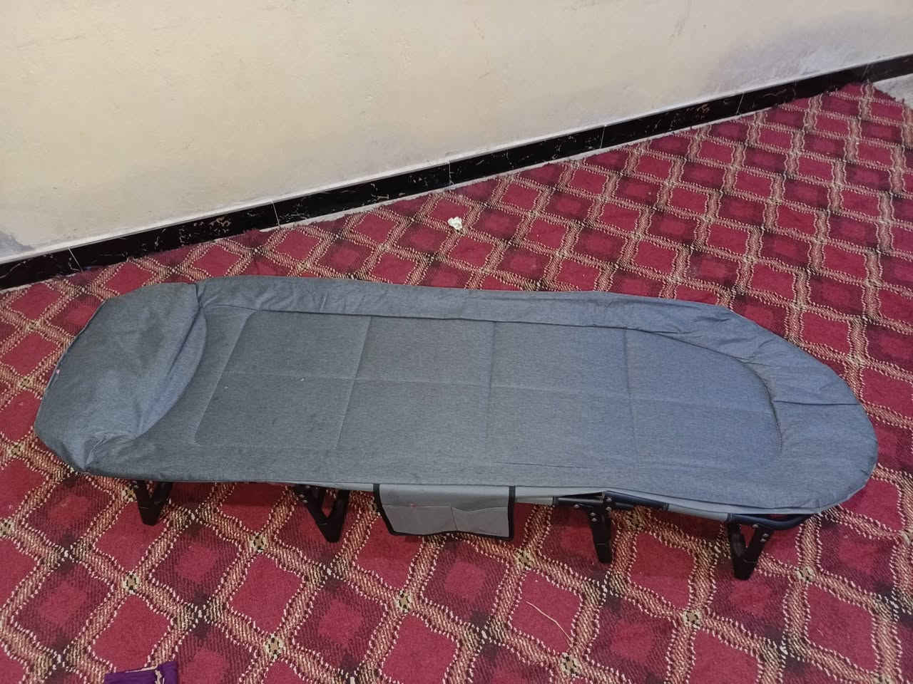 للبيع سرير نفر حديد يتحمل وزن 100كيلو العدد 3مثل ماموضح بل صوره تتحكم بيها السعر 60الف كلهن للأستفسار ***********
