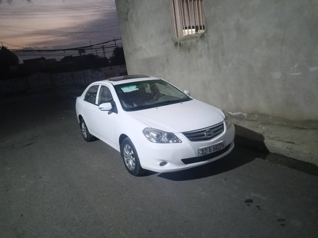 السلام عليكم
                                            BYD 2013
محرك .. شرط
عادي
 شرط
سنويه 2030..
رقم نينوى ..
بيها كوبون بانزين .. 
مكان السياره موصل
حي الصحه سياره ماشيه 157 ع وضع شركه فوال موصفات 
***********
