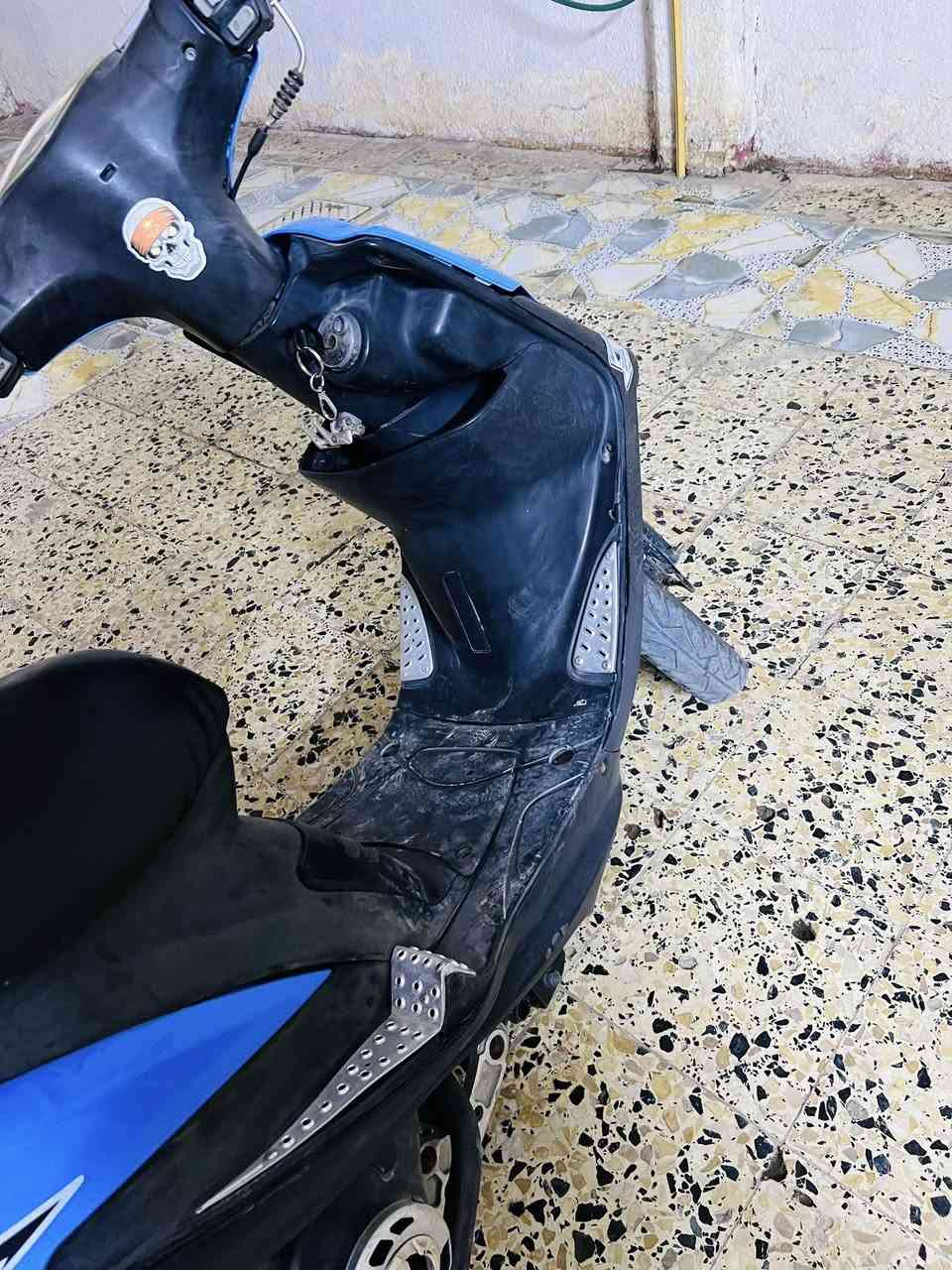 السلام عليكم
للبيع ماكس موديل 2008

شغال كامل مابي نقص

ويا كفراته اصليه سود

السعر مليون وبي مجال 

 ***********
