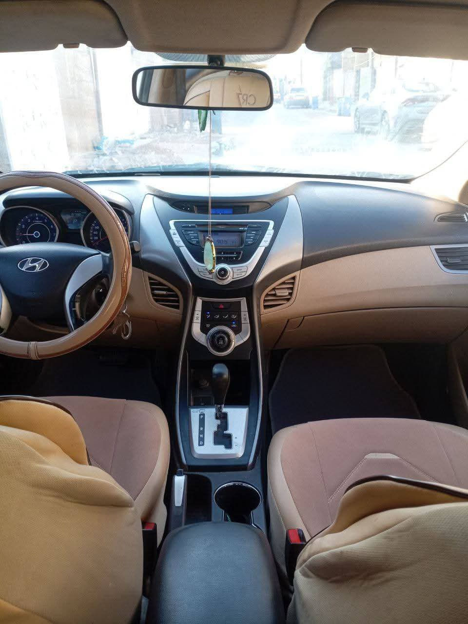 مكلف بالنشر موجود الرقم للاستفسار 

السلام عليكم النترا 2012 خليجي رقم بغداد مشروع وطني . بيه صبغ بالجاملغ الايمن الامامي اثر طخه بسيطه  واليسره اثر شخوط. بدون ضربه وشويه بالدوسه صبغ . السيارة مكينه 1600 كير محرك تبريد كله مكفول وشغال. اشاره بالمرايه . سياره جاهزه من كل النواحي. السعر 102 وبي مجال للاستفسار ***********
