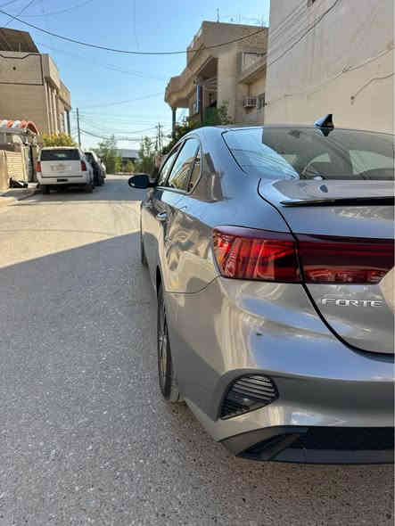 السلام عليكم 
للبيع كيه فورتي 2023 دخول جديد بدون رقم حادث السياره جاملغ وبنيد وبيها نص جاملغ الخلفي صبغ بيها تعمير باللغد والشاصي مواصفات السياره نص فول شاشه كامره تحكمات ستيرن رادارات ماشيه 25 الف مكان السياره بغداد الشعب السعر 120 وبيهامجال *********** بغداد
