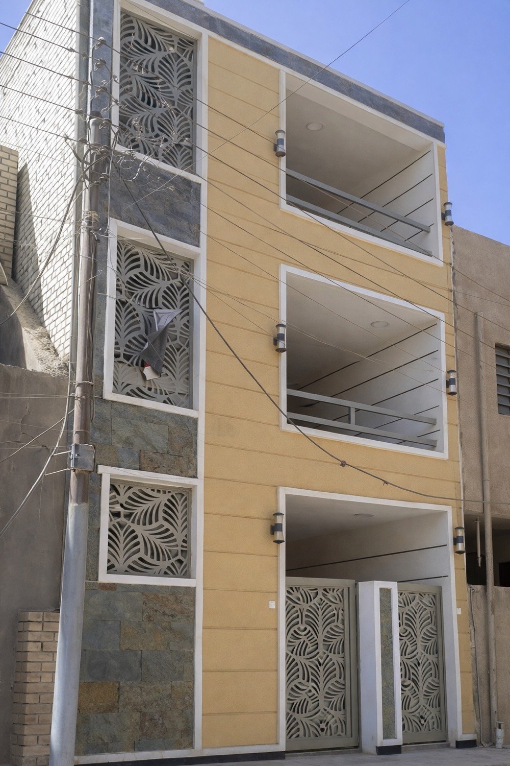 فرصة استثمارية مميزة – دار للبيع في شهداء السيدية
دار بمساحة 110 م² واجهة 5 ونص متر و نزال ٢٠ متر مصمّم بأسلوب استثماري،
وارد شهري ( 1,200,000 )
يضم شقتين مستقلتين بالكامل مع غرفة ومخزن في الطابق الثالث.
 قريب من الخط السريع وخلف معهدعشتار الطبي  

التواصل مع صاحب العقار مباشرة 