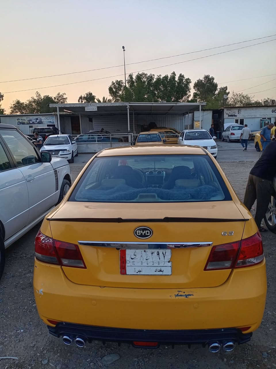 السلام عليكم سياره بيوليدي ج 3 كير عادي مكينه هونداي لاتبخير ولا تنقيص تكسي كير حدايه كله جديده اي نقص مابيه كهربائيات كله شغاله وتبريد شغال صاحبه بغداد الجديده غرامات وهيئه مصفره سياره حلوه وكبل للشارع متصرف عليه درهم احمر  مكاني بغداد حي الجهاد الاطباء الاتصال ع الرقم ***********
