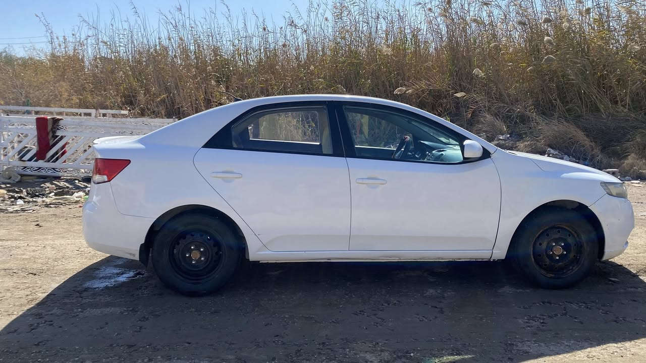 السلام عليكم
سيراتو 2012 خليجي

السيارة خير من الله اقتصادية  

كير أتوماتيكي  وعادي 6 نمر 

السيارة بسمي يعني تحويل ثاني يوم 

العنوان بابل القاسم 

للاستفسار  ***********

السعر 95 وبيه مجال
