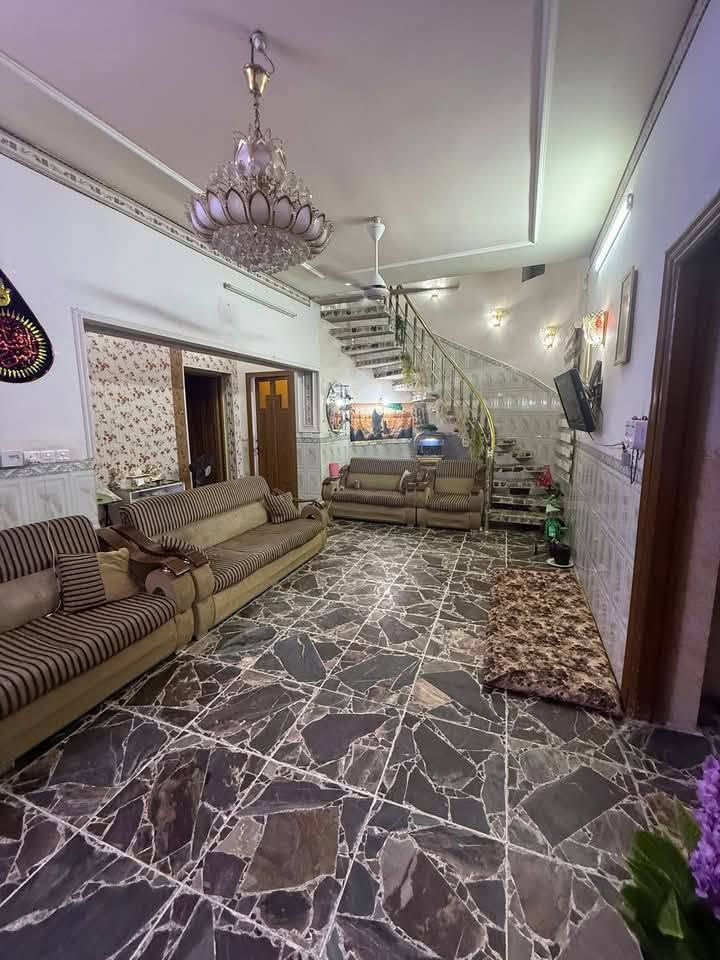 دار للبيع طابقين طابو زراعه سند 25 المساحه بلسند 250 واقع حال 300 يحتوي ع 5 غرف+ استقبال كبير ومجمعات صحيه 3 مطبخ حار وبارد مكان زوير الغربي قرب مشروع الماء للاستفسار ع هذا الرقم ***********
