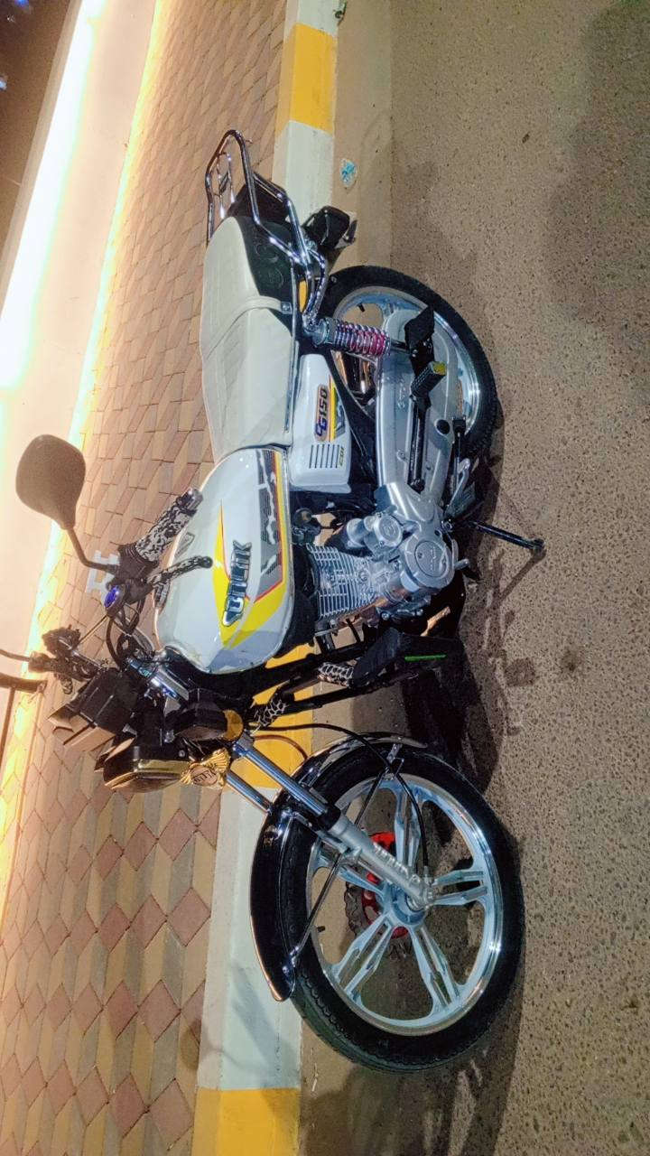 السلام عليكم دراجه سونك للبيع موديل 24 بعدها وضع شركه نشاط ونضافه فول وصلت بل وكفه 675 للستفسار الاتصار علا الرقم التالي او مراسلت الصفحه ***********
