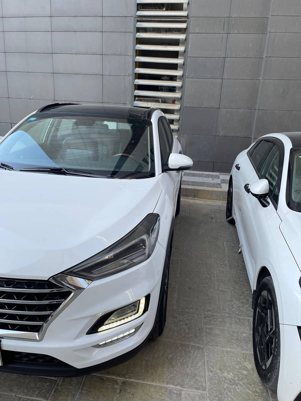 توكسان موديل 21 خلجي فول مواصفات رقم بغداد جديد
محرك 2000
بانوراما
 بصمه 
داخل جلد
 اعلى فئه بلتوكسان 
مكينه كير مكفوله 
تخم تاير جديد 
حداديه جديده 
هزه جديده ماشيه 90 
الف بيها شويه بارد بسيط 
مكان بغداد السعر 197$
رقم الهاتف ***********
