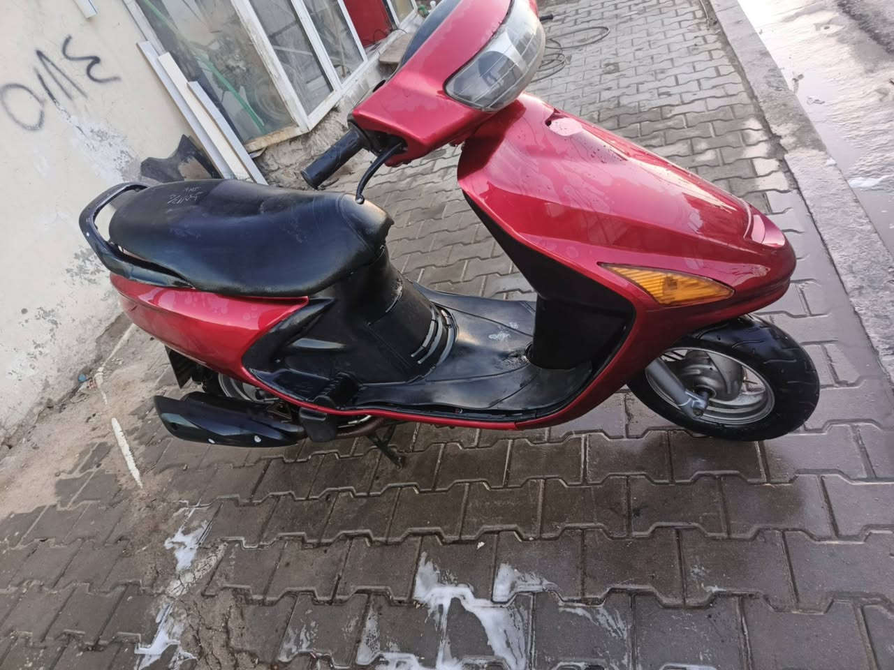 سلام عليكم دراجه البيع فراشه دراجه نضيفه كهربايات كله شغال محرك جديد دراجه كله جديده تجي وتشوف بعينك  سعره 600 وبيه مجال عنوان النجف الاشرف رقم بي بس وتساب       ***********
