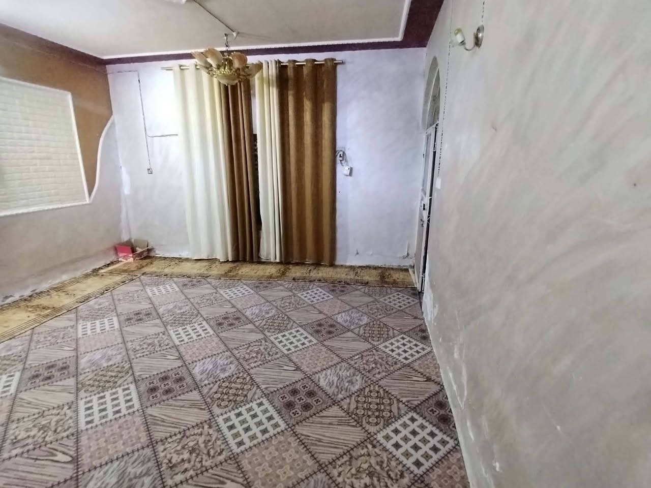 بيت 150 طابو صرف حي العسكري طابقين اربع غرف نوم هول استقبال مطبخ كراج سعر مناسب 98 بي مجال ***********
